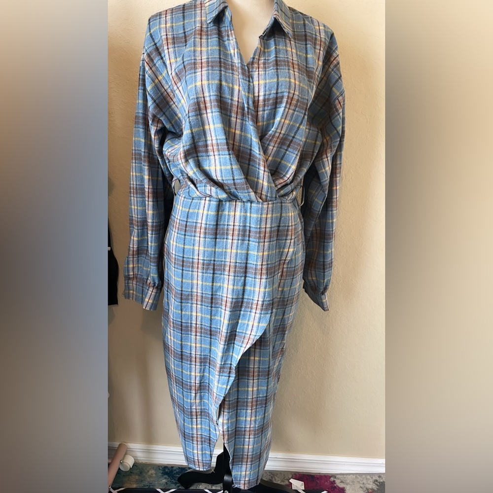 NWT-BOOOHOO Check wrap midi shirt Dress